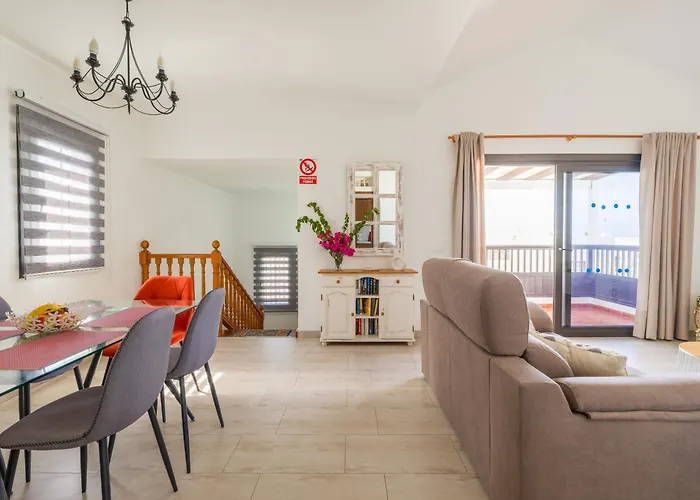 Con Piscina Privada A 500 M De La Playa Villa Puerto del Carmen (Lanzarote)